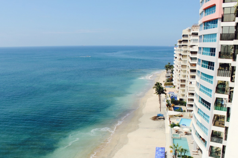 chambre-hote-BESSE SUR ISSOLE-min_beach_ocean_shore_hotel_palm_tree-33726